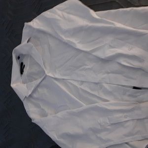 White bottom up colored tee